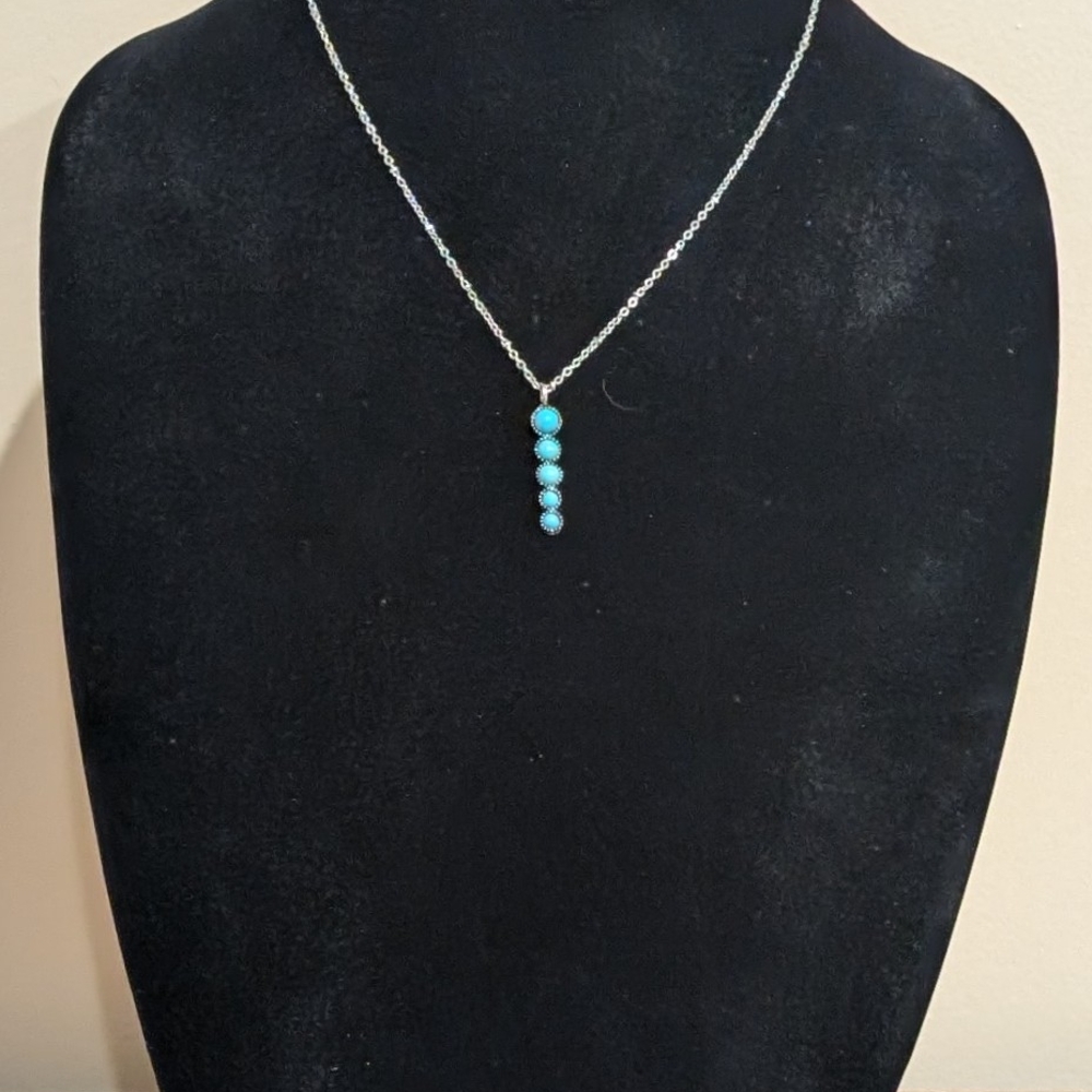 Chic Silver Necklace with Turquoise Accents